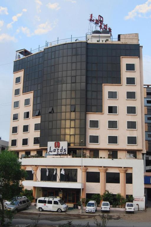 Lords Plaza Hotel